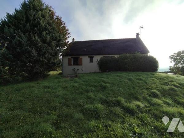 pavillon d'habitation en pleine verdure
