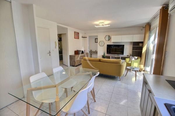 A VENDRE T3 EN REZ DE CHAUSSÉE AVEC EXTÉRIEUR ET 2 PLACES DE PARKING SÉCURISÉ.