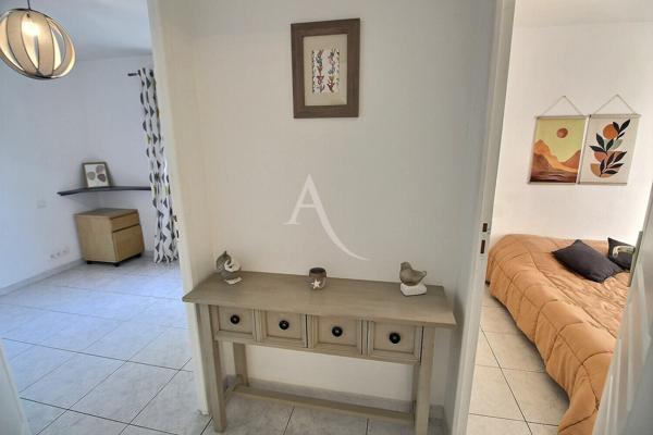 A VENDRE T3 EN REZ DE CHAUSSÉE AVEC EXTÉRIEUR ET 2 PLACES DE PARKING SÉCURISÉ.