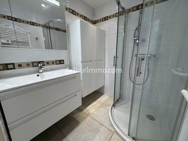 Vente                                                      Appartement
                        
                     3 pièces                      59 m2                     à Sainte-Maxime