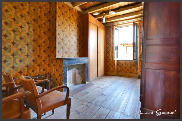 Maison de ville à vendre 4 chambres extérieur et garage sur la commune de Port Sainte Foy et Ponchapt en Dordogne