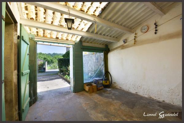 Maison de ville à vendre 4 chambres extérieur et garage sur la commune de Port Sainte Foy et Ponchapt en Dordogne