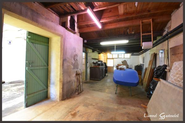 Maison de ville à vendre 4 chambres extérieur et garage sur la commune de Port Sainte Foy et Ponchapt en Dordogne
