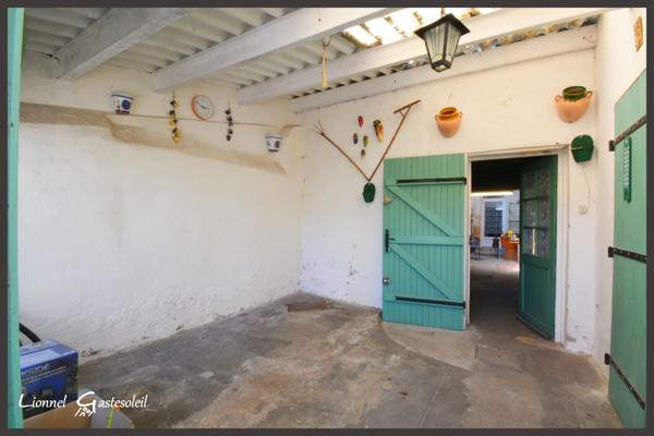 Maison de ville à vendre 4 chambres extérieur et garage sur la commune de Port Sainte Foy et Ponchapt en Dordogne