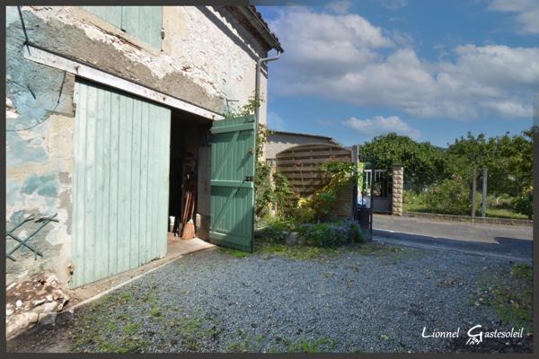 Maison de ville à vendre 4 chambres extérieur et garage sur la commune de Port Sainte Foy et Ponchapt en Dordogne