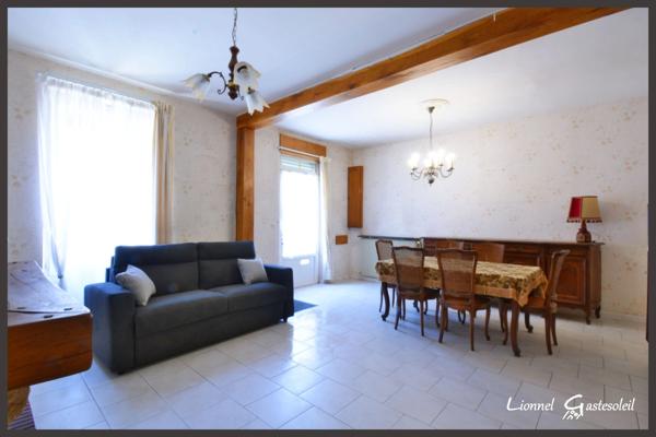 Maison de ville à vendre 4 chambres extérieur et garage sur la commune de Port Sainte Foy et Ponchapt en Dordogne