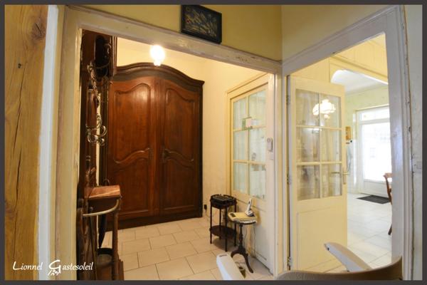 Maison de ville à vendre 4 chambres extérieur et garage sur la commune de Port Sainte Foy et Ponchapt en Dordogne