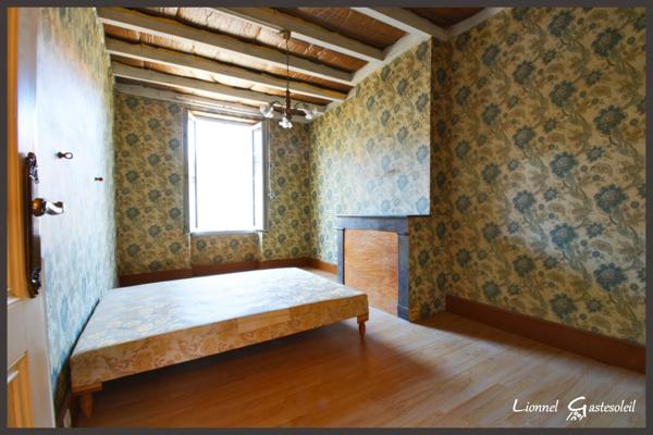 Maison de ville à vendre 4 chambres extérieur et garage sur la commune de Port Sainte Foy et Ponchapt en Dordogne