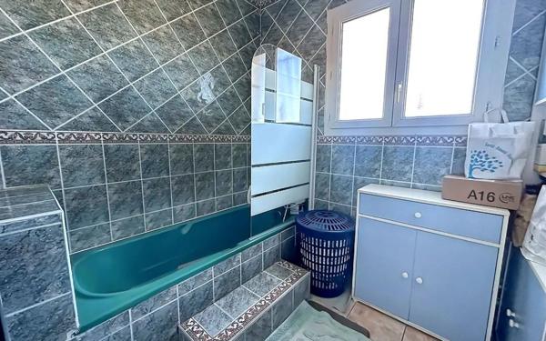 Maison à vendre    6 pièces •  Garons