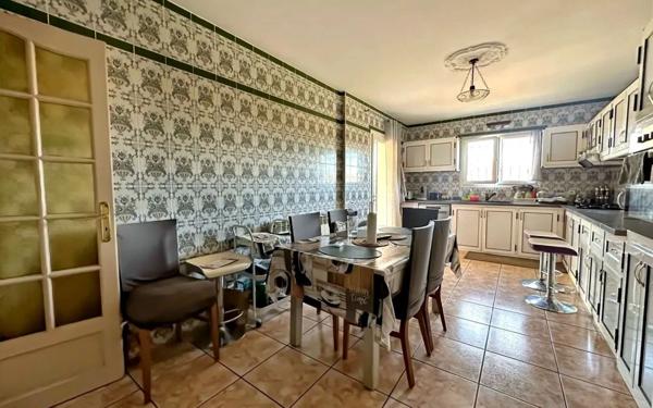 Maison à vendre    6 pièces •  Garons