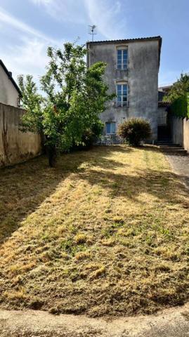 Maison de ville avec dépendance, Pouzauges