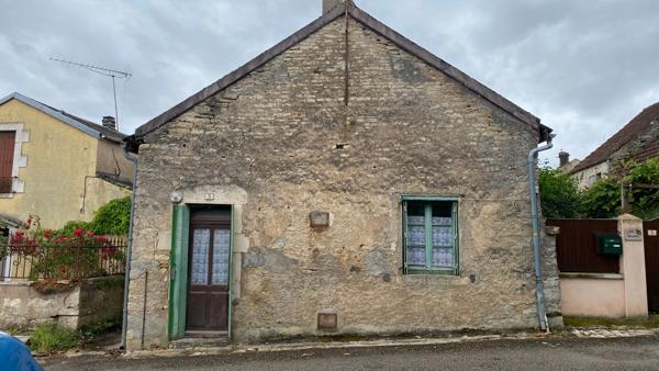 Maison de village à rénover entièrement- 3 chambres- Jardin- Dépendance- MASSANGIS (89)
