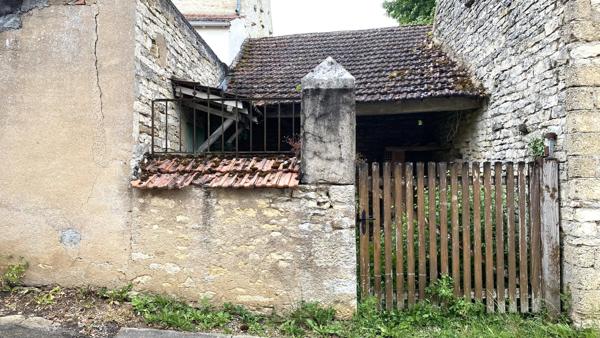 Maison de village à rénover entièrement- 3 chambres- Jardin- Dépendance- MASSANGIS (89)