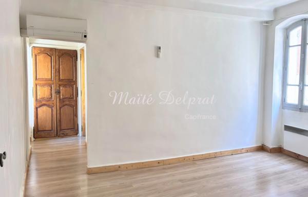 Maison de village à vendre avec cour, balcon et grenier  : un potentiel exceptionnel à Sorgues (84)