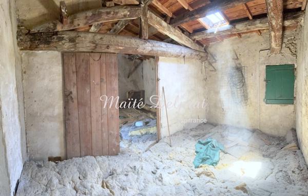 Maison de village à vendre avec cour, balcon et grenier  : un potentiel exceptionnel à Sorgues (84)