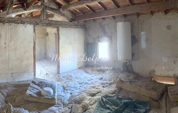Maison de village à vendre avec cour, balcon et grenier  : un potentiel exceptionnel à Sorgues (84)