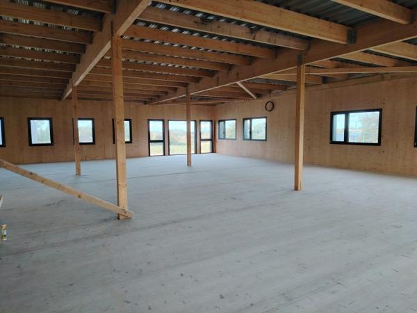 Location / Local Industriel / Bâtiment à Ploudaniel (29260)