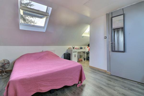 Maison à vendre à Mériel - 5 pièces, 4 chambres, excellente condition