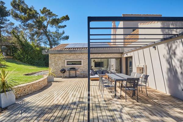 PROCHE AIX-EN-PROVENCE- VILLA DE CHARME RÉNOVÉE DE 200 m2, 4 CHAMBRES