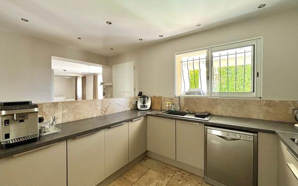 Maison à vendre    5 pièces •  Salon-de-Provence