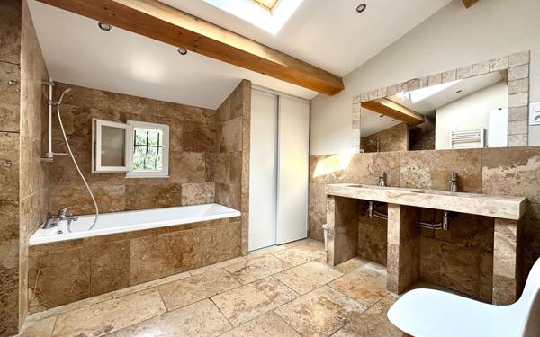 Maison à vendre    5 pièces •  Salon-de-Provence