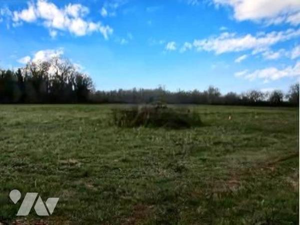 A VENDRE - TERRAIN À BÂTIR - BRUX (86510) dans la Vienne