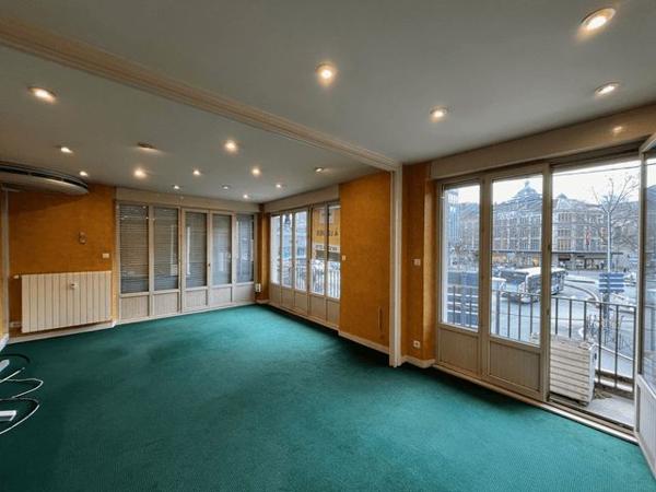 Local commercial 3 pièces T3 F3 81 m² à Chambery 17 FAUBOURG RECLUS 73000 à louer