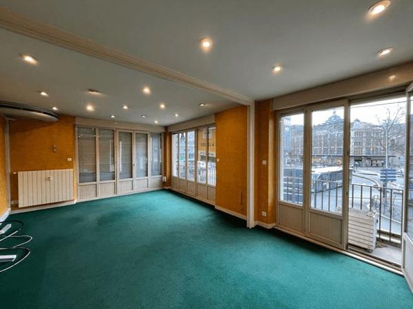 Local commercial 3 pièces T3 F3 81 m² à Chambery 17 FAUBOURG RECLUS 73000 à louer