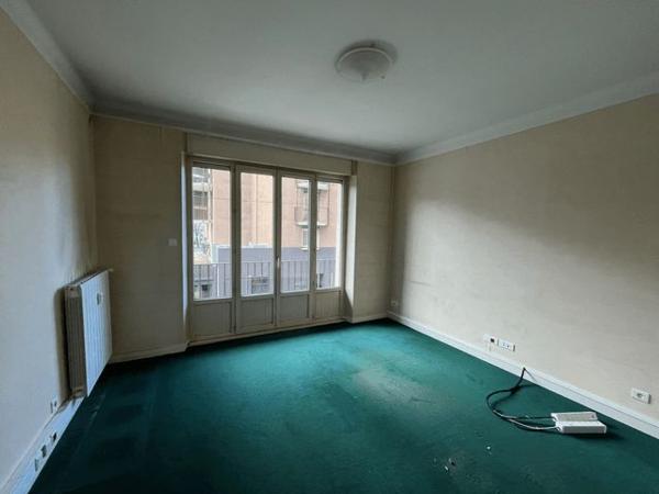 Local commercial 3 pièces T3 F3 81 m² à Chambery 17 FAUBOURG RECLUS 73000 à louer