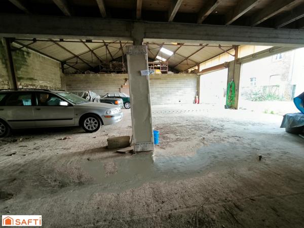 ANCIENNE ECOLE PLUS UN HANGAR DE 277M² PLUS DEPENDANCE