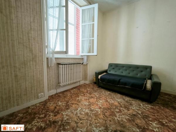 ANCIENNE ECOLE PLUS UN HANGAR DE 277M² PLUS DEPENDANCE