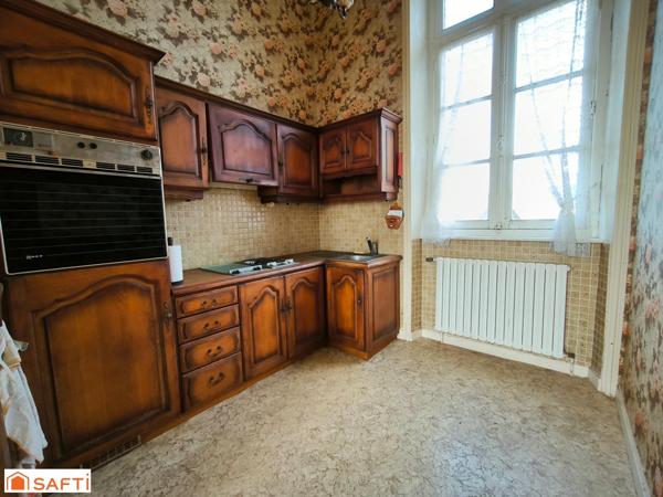 ANCIENNE ECOLE PLUS UN HANGAR DE 277M² PLUS DEPENDANCE