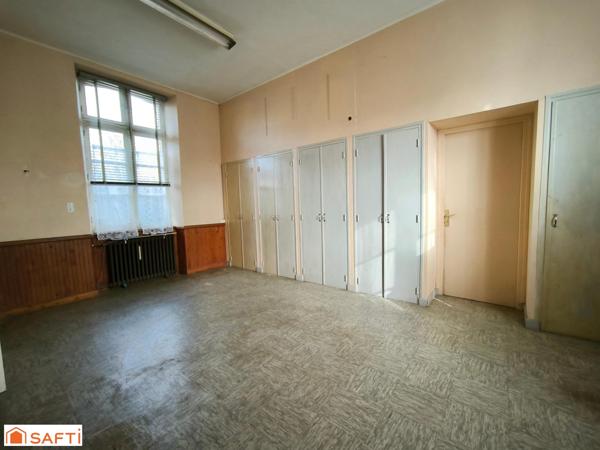 ANCIENNE ECOLE PLUS UN HANGAR DE 277M² PLUS DEPENDANCE