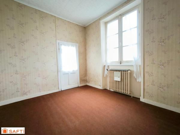 ANCIENNE ECOLE PLUS UN HANGAR DE 277M² PLUS DEPENDANCE