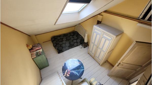 Propriété de 337 m² (hab + gîte + dép) sur 10800m² de terrain.