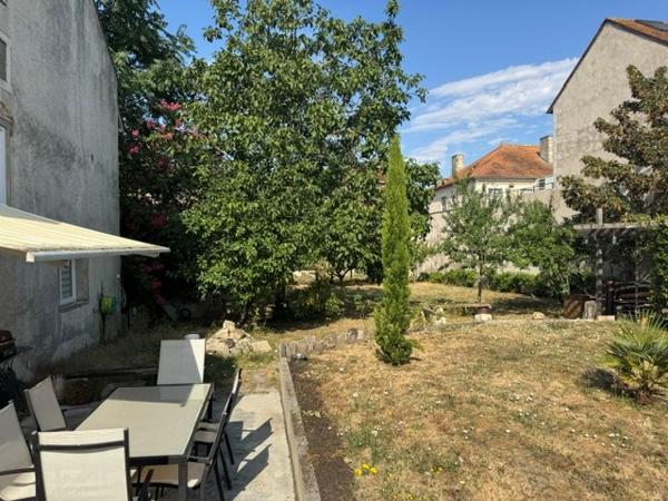 Belle maison de ville de 4 chambres avec jardin à Montmorillon