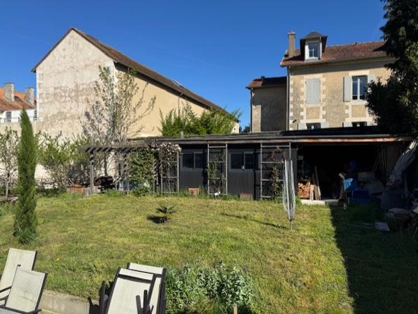 Belle maison de ville de 4 chambres avec jardin à Montmorillon