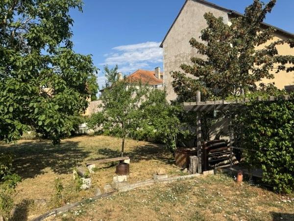 Belle maison de ville de 4 chambres avec jardin à Montmorillon