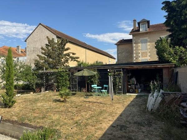 Belle maison de ville de 4 chambres avec jardin à Montmorillon