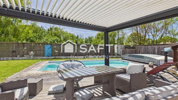 Bord de Sèvre à Marans, piscine et grand terrain