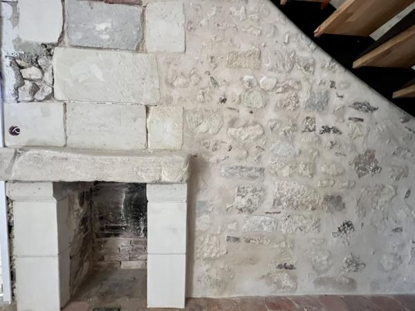 Langeais (37130) Ancienne maison en cours de rénovation avec jardin.