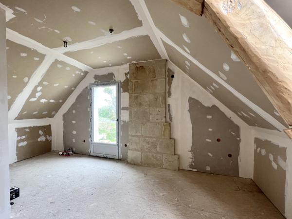 Langeais (37130) Ancienne maison en cours de rénovation avec jardin.