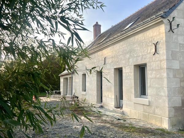 Ancienne maison en cours de rénovation avec jardin.