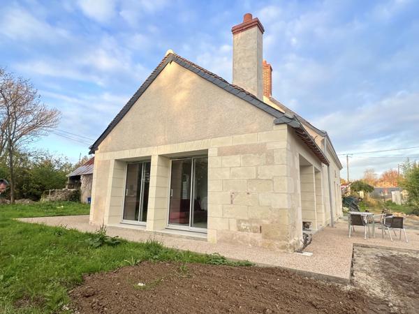 Ancienne maison en cours de rénovation avec jardin.
