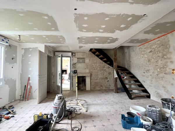 Langeais (37130) Ancienne maison en cours de rénovation avec jardin.