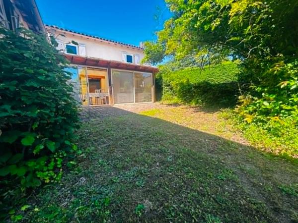 MAISON 100 M² AU CALME SANS VIS A VIS, 3 CHAMBRES, TERRAIN DE 859 m², TERRASSE DE 30m²,  GARAGE, DOUBLE VITRAGE, POMPE A CHALEUR, CLIMATISATION, ASSAINISSEMENT COLLECTIF