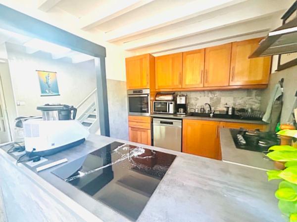 MAISON 100 M² AU CALME SANS VIS A VIS, 3 CHAMBRES, TERRAIN DE 859 m², TERRASSE DE 30m²,  GARAGE, DOUBLE VITRAGE, POMPE A CHALEUR, CLIMATISATION, ASSAINISSEMENT COLLECTIF