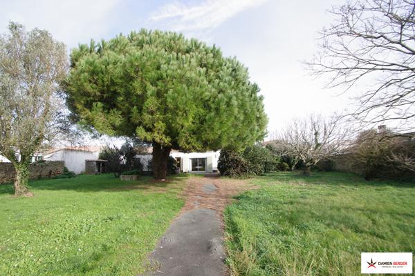 Grande propriété en plein coeur du village d'Ars en ré. Ars en re