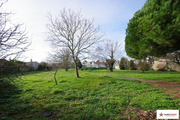 Grande propriété en plein coeur du village d'Ars en ré. Ars en re