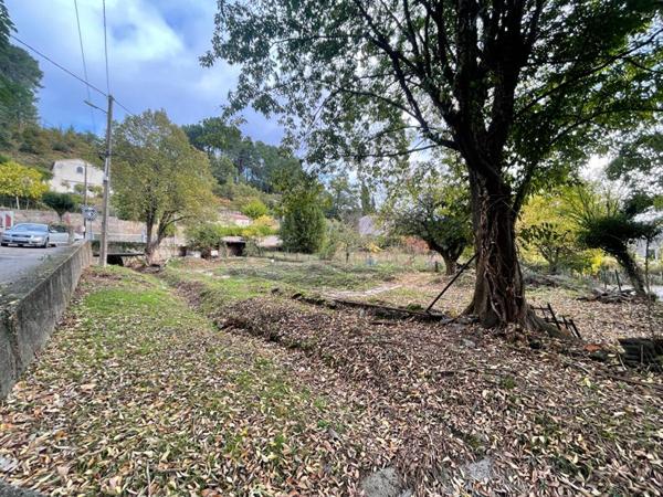 A vendre terrain de 607 m2 avec permis de construire quartier La Favède